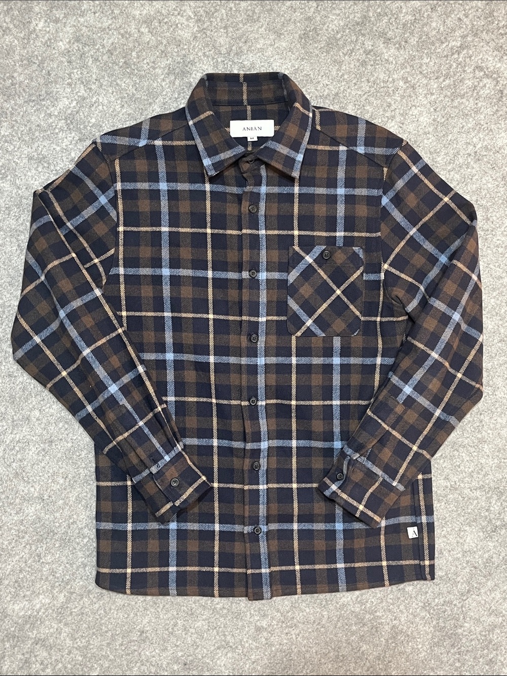 Anian Men's Navy & Brown Plaid Long-Sleeve Button-Down Shirt